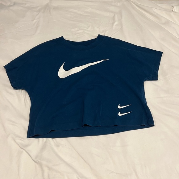 Nike Short Sleeved Crop Top - Picture 1 of 2